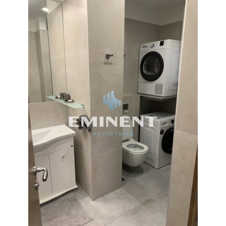 Trosoban stan za izdavanje, Banovo Brdo, Beograd, 90m², 1.300 €/mes