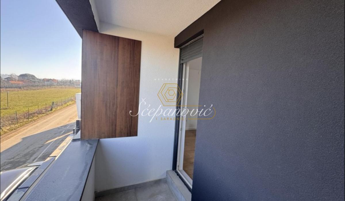 lokali-prodaja-vpAFFqzGDp Četvorosoban stan na prodaju, Petrovaradin, Novi Sad, 72m², 158.000 €