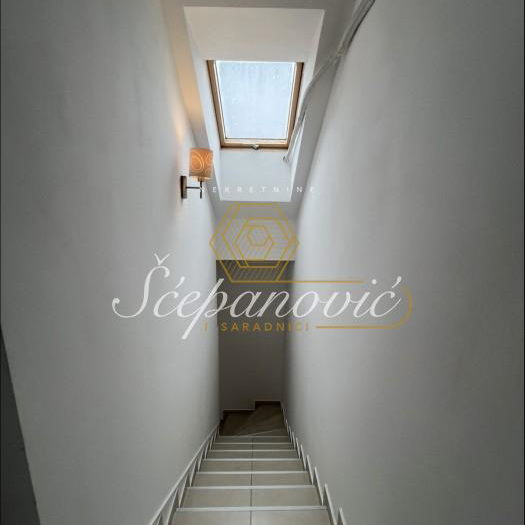 Četvorosoban stan na prodaju, Telep, Novi Sad, 77m², 174.000 €