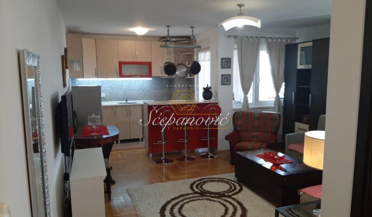 Dvosoban stan za izdavanje, Podbara, Novi Sad, 44m², 450 €/mes