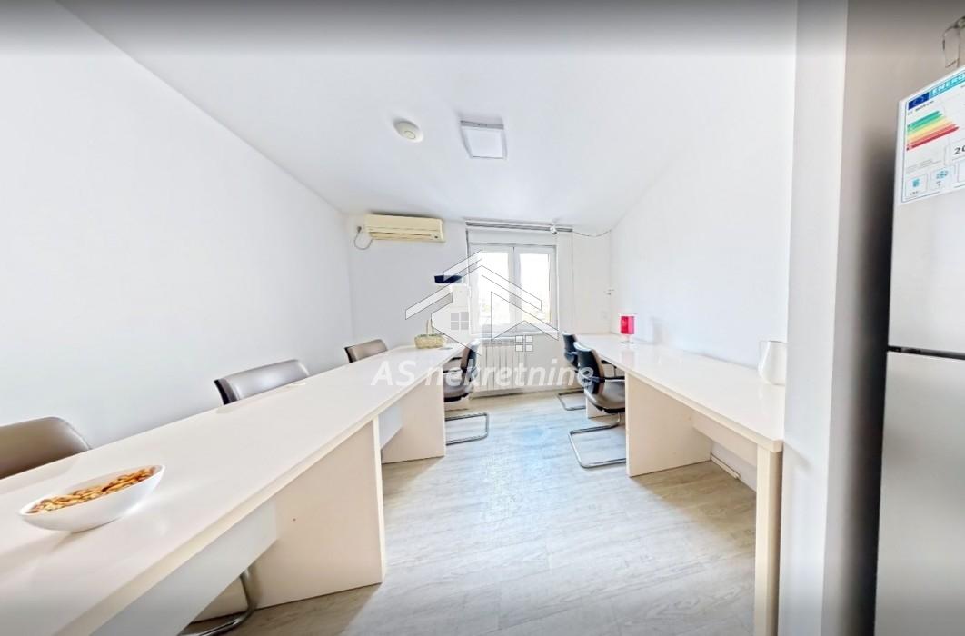 lokali-prodaja-zq8cmXktf0 Petosoban stan na prodaju, Đeram Pijaca, Beograd, 118m², 6. sprat, 349.000 €