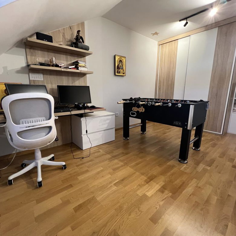 Četvorosoban stan na prodaju, Sajmište, Novi Sad, 111m², 277.500 €