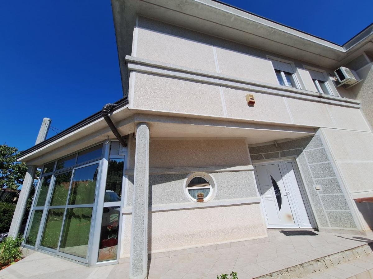 Kuća Prodaja Novi Sad  253 m2