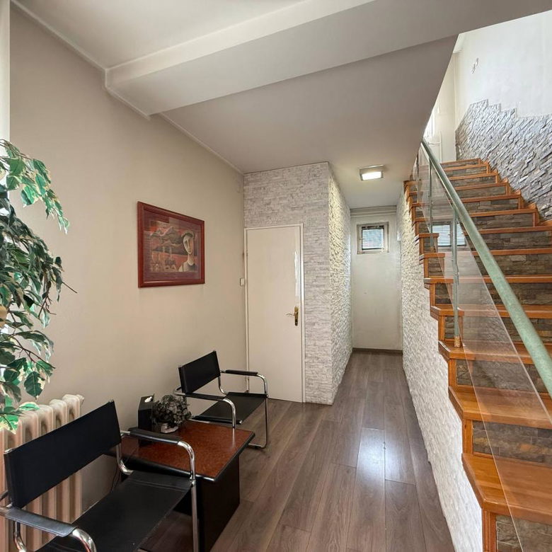 Lokal Izdavanje Novi Sad  125 m2