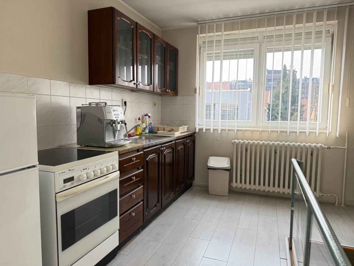 Lokal Izdavanje Novi Sad  125 m2