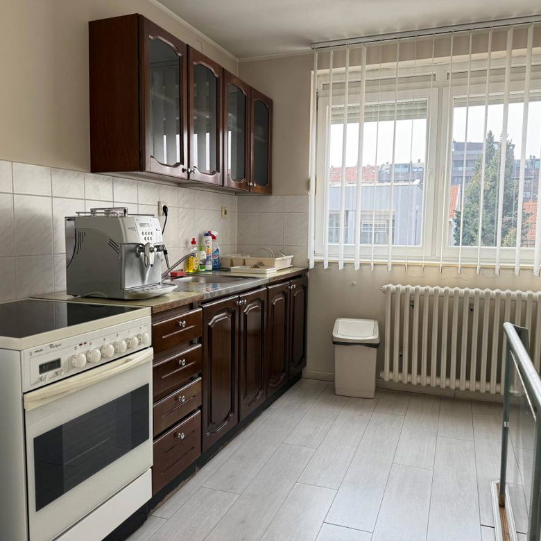 Lokal Izdavanje Novi Sad  125 m2
