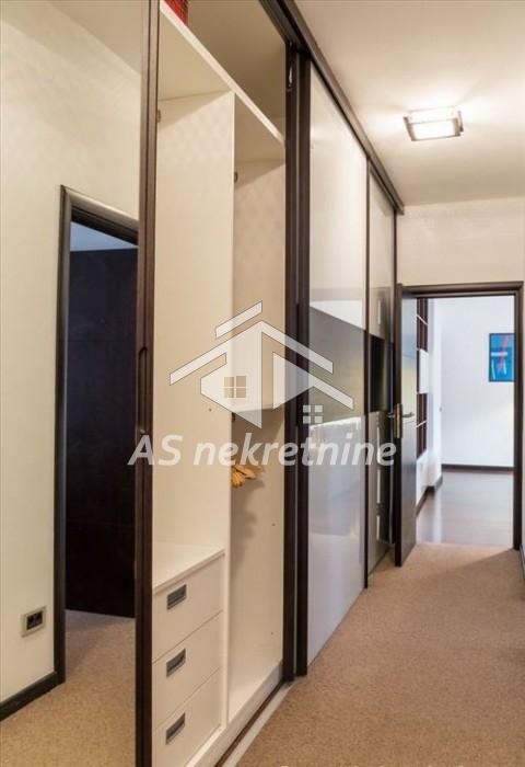 Četvorosoban stan za izdavanje, Trg Republike, Beograd, 87m², 1.600 €/mes