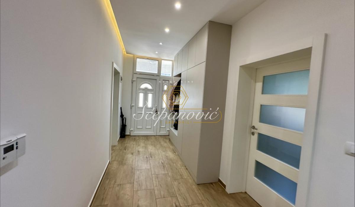 nekretnine-izdavanje-39856o2Ssd Kuća na prodaju, Blok B, Sremska Mitrovica, 135m², 170.000 €