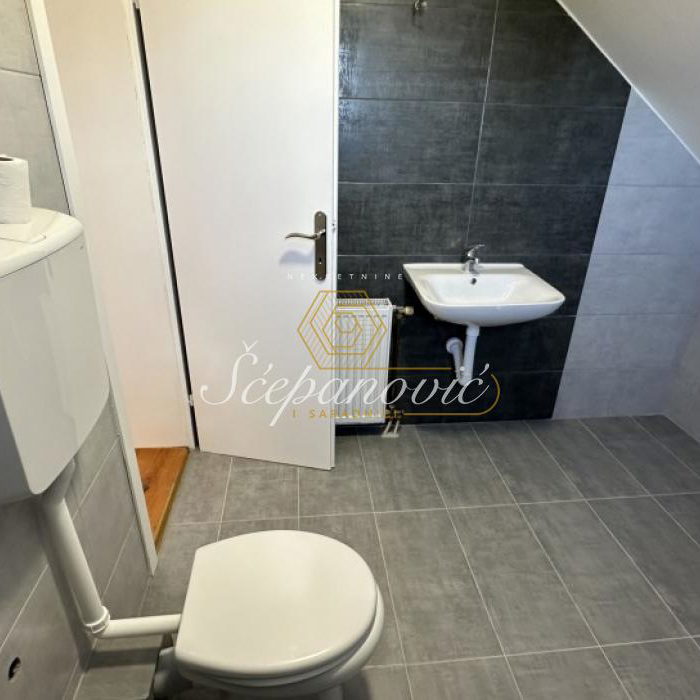 Trosoban stan na prodaju, Bulevar Patrijarha Pavla, Novi Sad, 60m², 135.000 €