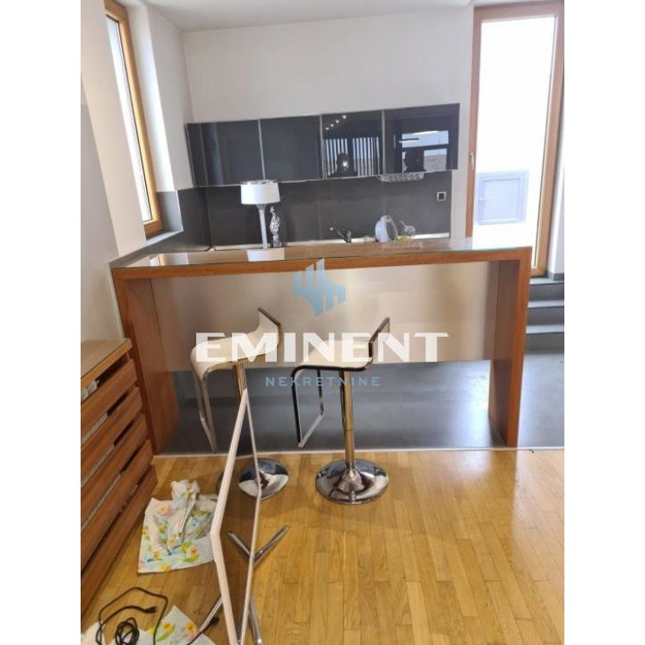 Lokal za izdavanje, Zemun Polje, Beograd, 2776m², 19.000 €/mes