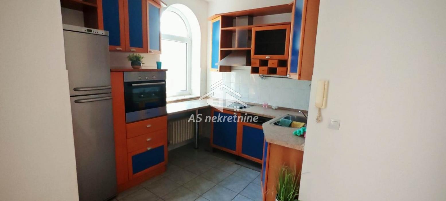 Stan Izdavanje Beograd Senjak 150 m2
