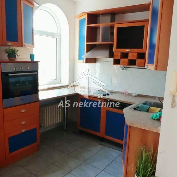 Stan Izdavanje Beograd Senjak 150 m2