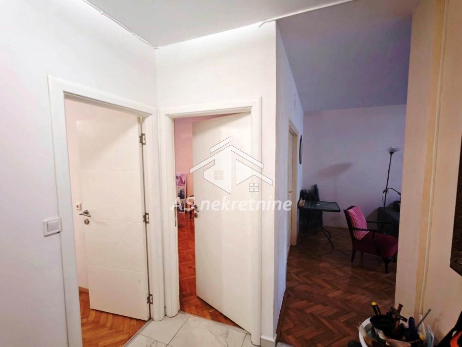 nekretnine-izdavanje-BVK7T0zUB5 Trosoban stan za izdavanje, Kalenić Pijaca, Beograd, 73m², 950 €/mes