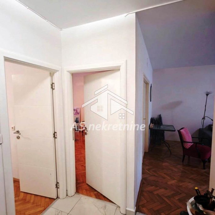 Trosoban stan za izdavanje, Kalenić Pijaca, Beograd, 73m², 950 €/mes