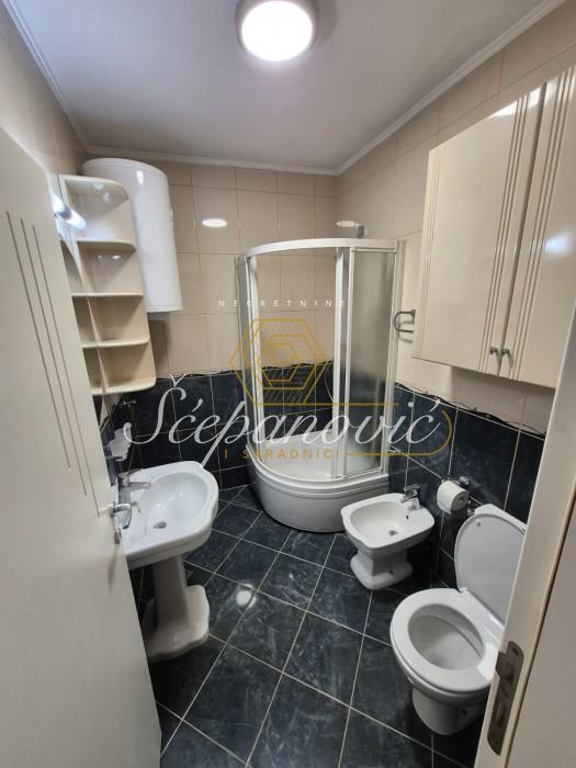 nekretnine-izdavanje-EKq0H8vsOv Četvorosoban stan za izdavanje, Rotkvarija, Novi Sad, 89m², 1.000 €/mes