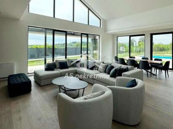 Kuća Prodaja Beograd Vrčin 230 m2