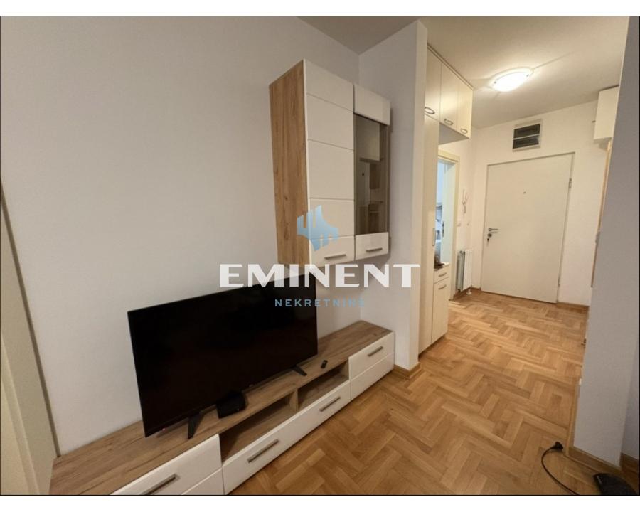 Stan Izdavanje Beograd Blok 72 42 m2