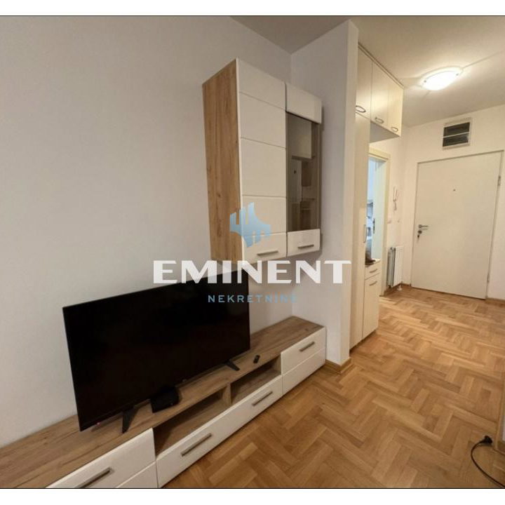 Stan Izdavanje Beograd Blok 72 42 m2