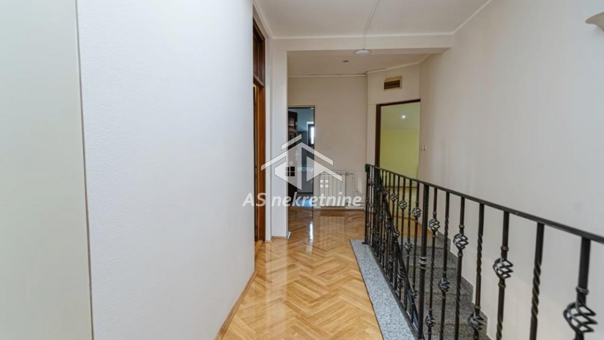 Stan Izdavanje Beograd Dedinje 210 m2