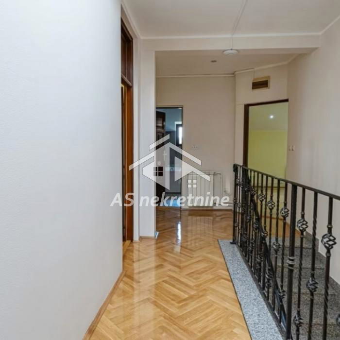Stan Izdavanje Beograd Dedinje 210 m2