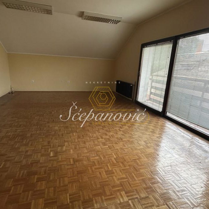 Lokal Izdavanje Novi Sad  100 m2