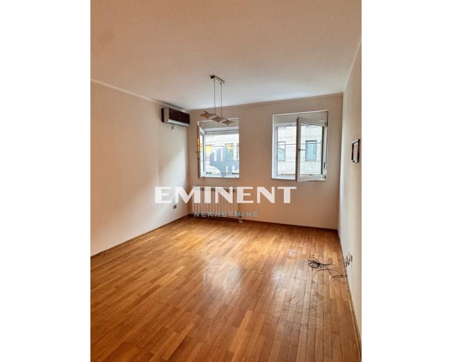 Trosoban stan za izdavanje, Lekino Brdo, Beograd, 67m², 800 €/mes