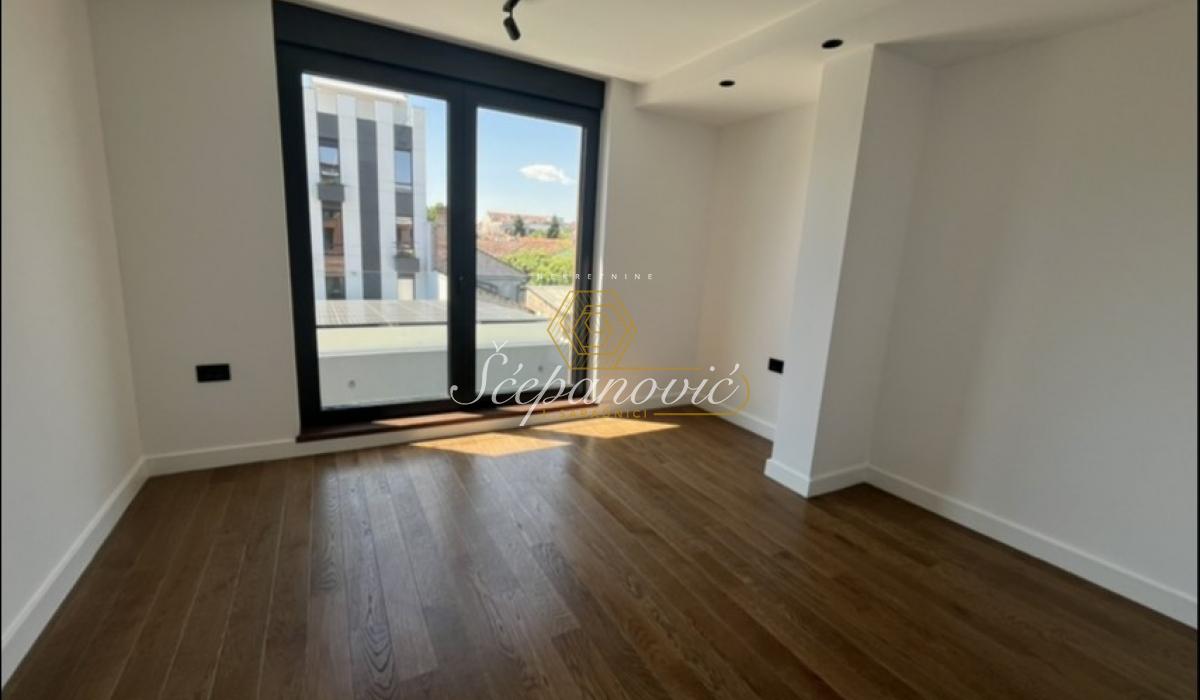 nekretnine-izdavanje-Wk7Zvwotjt Četvorosoban stan na prodaju, Adamovićevo Naselje, Novi Sad, 368m², 700.000 €