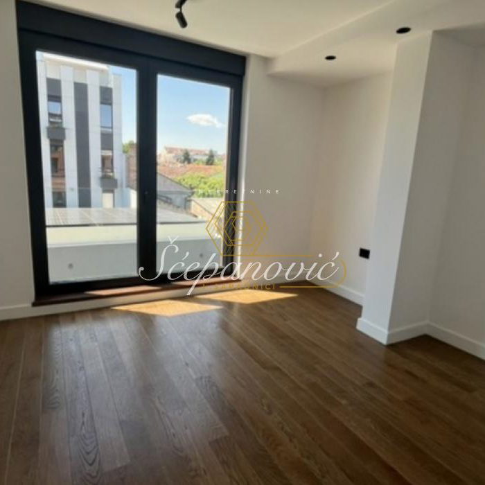 Četvorosoban stan na prodaju, Adamovićevo Naselje, Novi Sad, 368m², 700.000 €