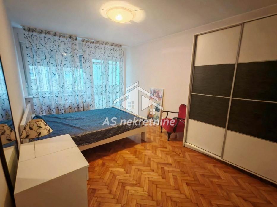 nekretnine-izdavanje-a4cAZGpSTK Trosoban stan za izdavanje, Kalenić Pijaca, Beograd, 73m², 950 €/mes