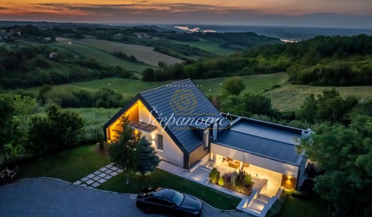 Kuća Izdavanje Sremski Karlovci  295 m2