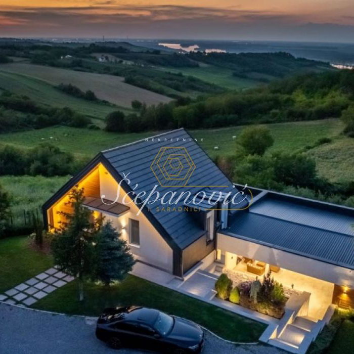 Kuća Izdavanje Sremski Karlovci  295 m2