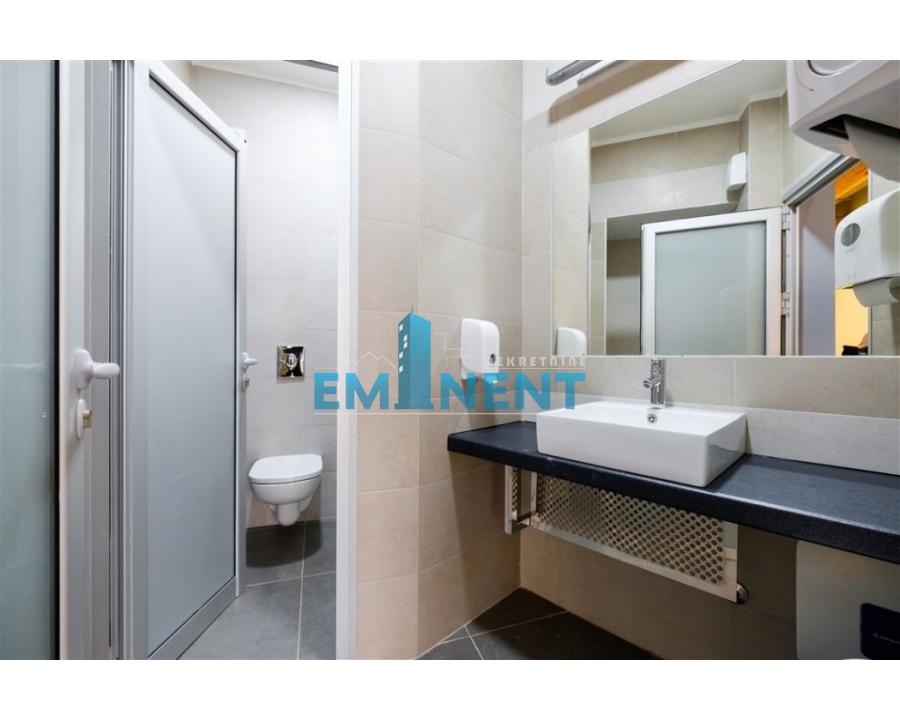 Lokal za izdavanje, Banovo Brdo, Beograd, 311m², 7.000 €/mes