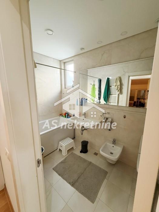 Četvorosoban stan za izdavanje, Senjak, Beograd, 157m², 2.200 €/mes