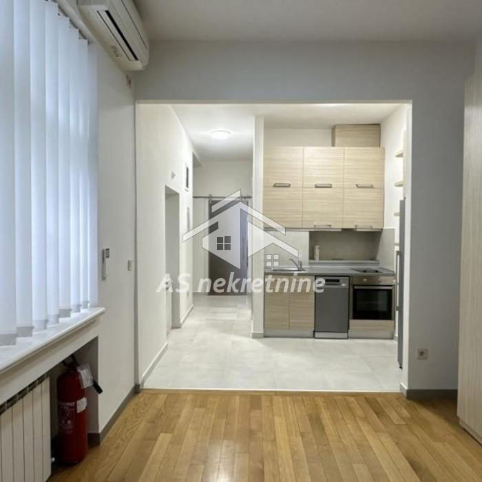 Višesoban stan za izdavanje, Kalenić Pijaca, Beograd, 223m², 2.400 €/mes