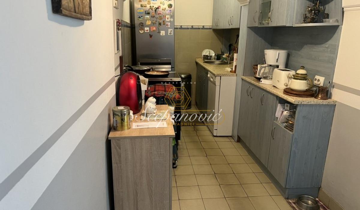nekretnine-izdavanje-beograd-4ZXDilJmEU Četvorosoban stan na prodaju, Centar, Novi Sad, 115m², 280.000 €