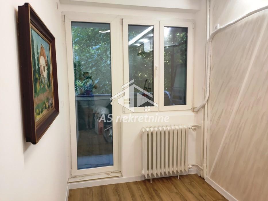 Trosoban stan za izdavanje, Banovo Brdo, Beograd, 52m², 700 €/mes