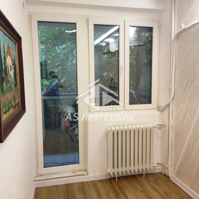 Trosoban stan za izdavanje, Banovo Brdo, Beograd, 52m², 700 €/mes