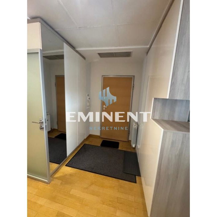 Trosoban stan za izdavanje, Vukov Spomenik, Beograd, 125m², 1.800 €/mes