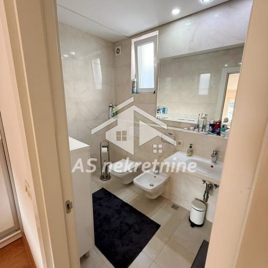Četvorosoban stan za izdavanje, Senjak, Beograd, 157m², 2.200 €/mes