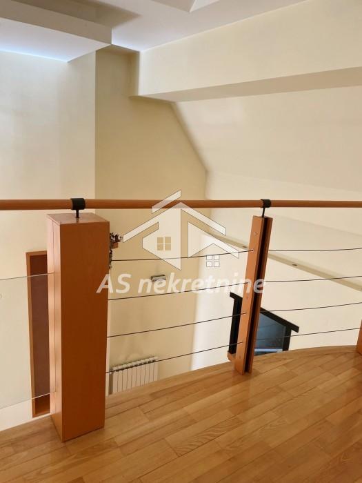 Višesoban stan za izdavanje, Kalenić Pijaca, Beograd, 207m², 2.500 €/mes