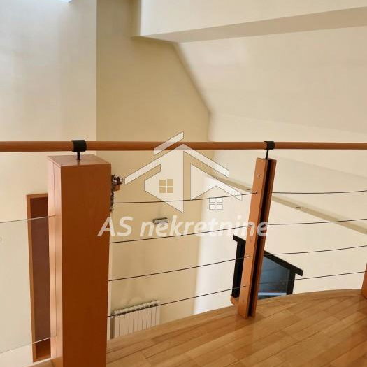 Višesoban stan za izdavanje, Kalenić Pijaca, Beograd, 207m², 2.500 €/mes
