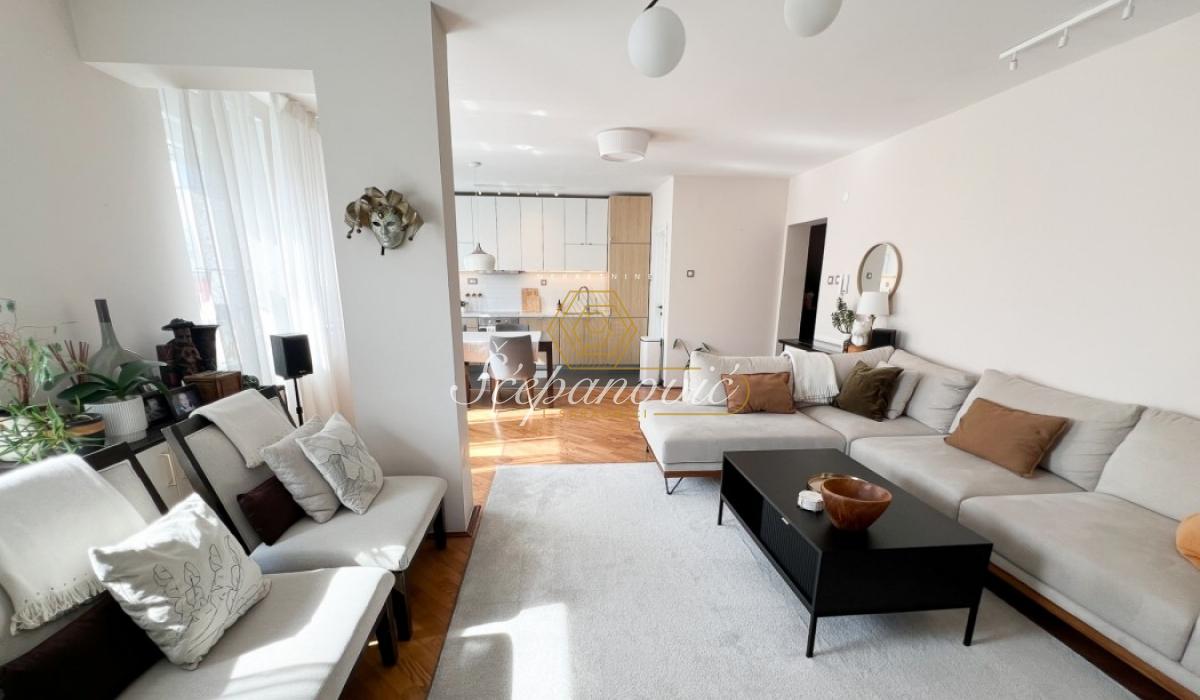 Četvorosoban stan na prodaju, Cara Dušana, Novi Sad, 102m², 309.000 €