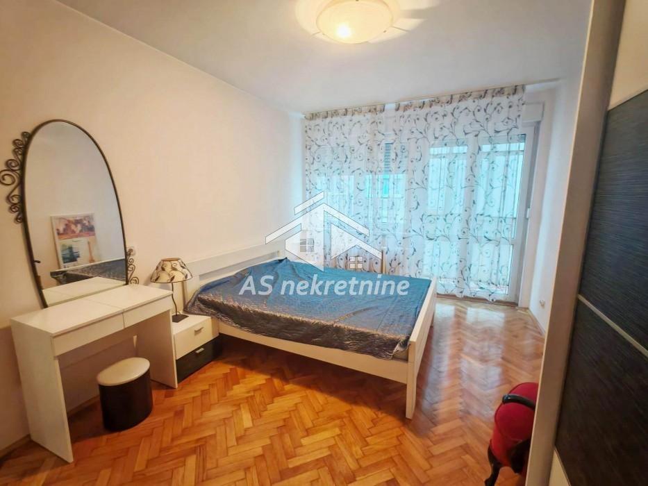 nekretnine-izdavanje-beograd-VXIsZdBtK0 Trosoban stan za izdavanje, Kalenić Pijaca, Beograd, 73m², 950 €/mes