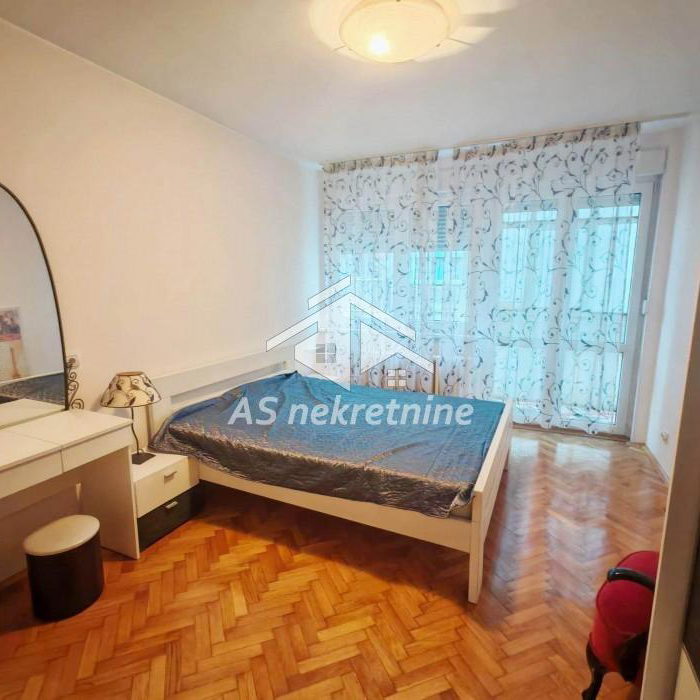 Trosoban stan za izdavanje, Kalenić Pijaca, Beograd, 73m², 950 €/mes