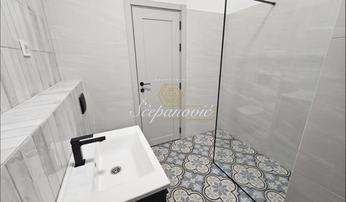 Trosoban stan na prodaju, Centar, Novi Sad, 75m², 258.750 €