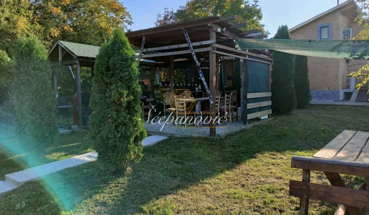 nekretnine-izdavanje-beograd-eYutRyXQLA Kuća Prodaja Inđija 30 m2
