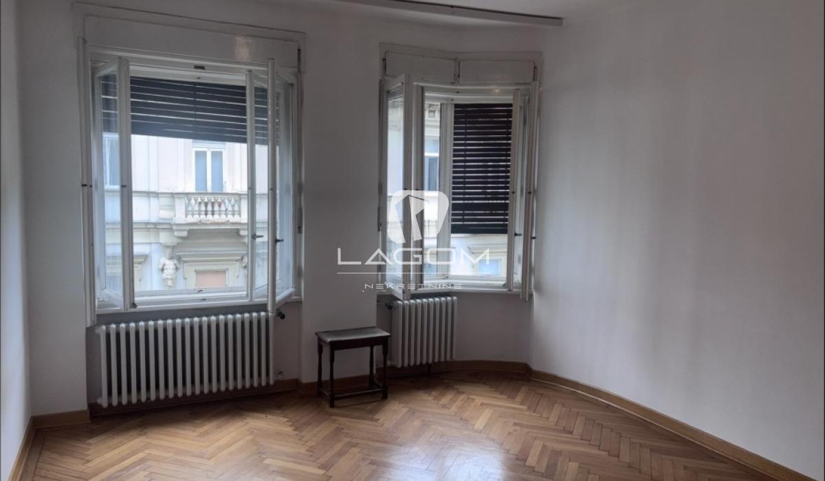 Trosoban stan za izdavanje, Knez Mihailova, Beograd, 89m², 1.400 €/mes
