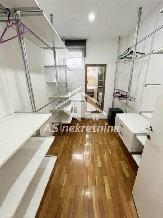 Četvorosoban stan na prodaju, Đeram Pijaca, Beograd, 157m², 390.000 €