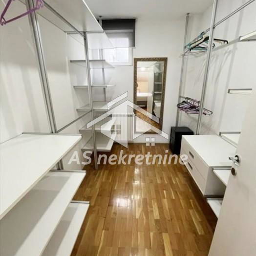 Četvorosoban stan na prodaju, Đeram Pijaca, Beograd, 157m², 390.000 €
