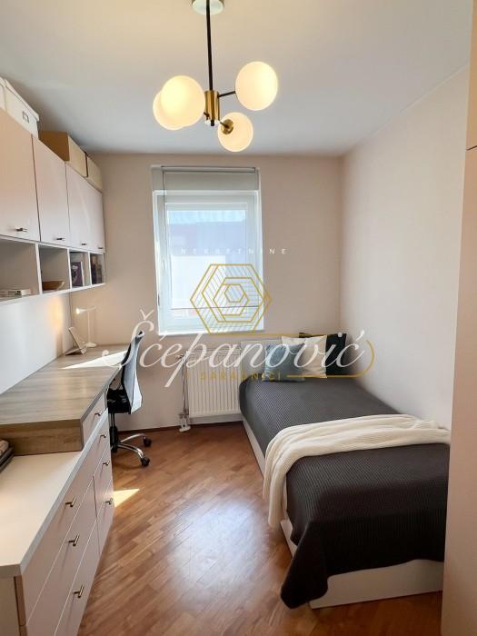 nekretnine-izdavanje-beograd-rDeA00DDAb Četvorosoban stan na prodaju, Cara Dušana, Novi Sad, 102m², 309.000 €